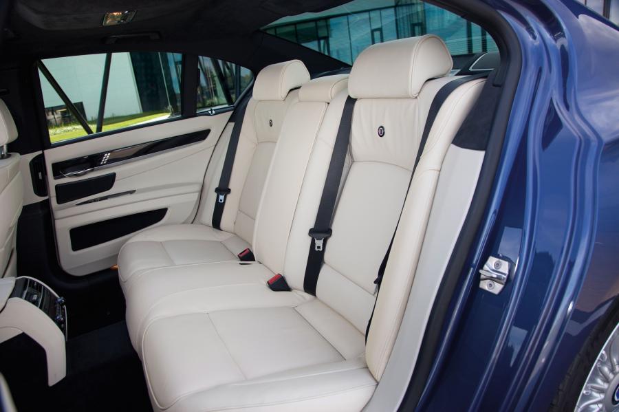 Интерьер Alpina B7 Bi-Turbo (F01) 2012 года  (фото 11 из 18)